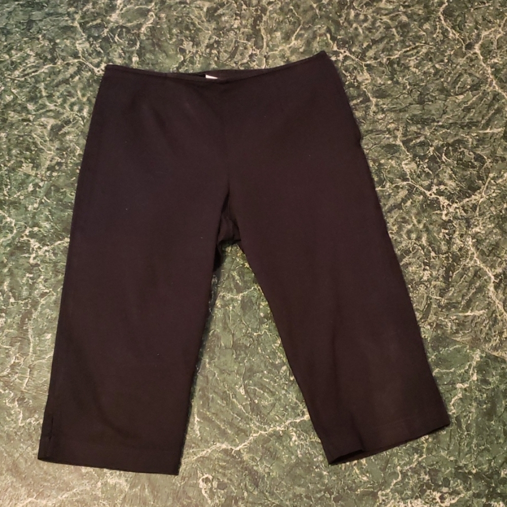 Ellemennno  shorts size 9 black side zip